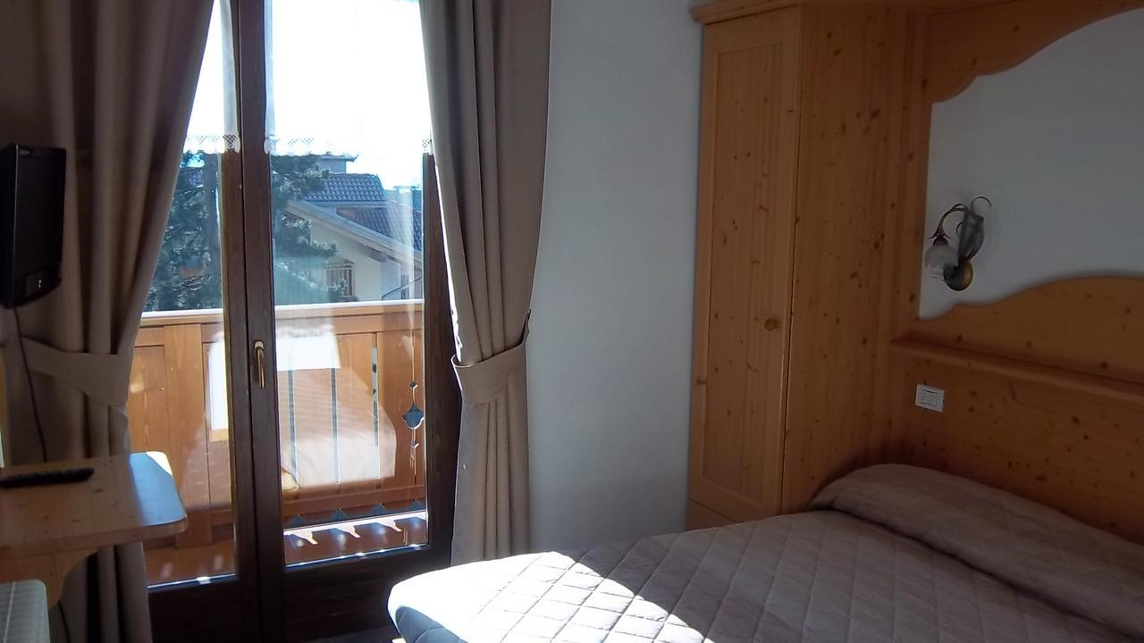Garni Bonsai Bed & Breakfast Pinzolo Exterior photo